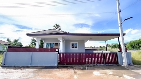 Beautiful house for sale, good location, quiet atmosphere, Na Mueang Subdistrict, Koh Samui District.