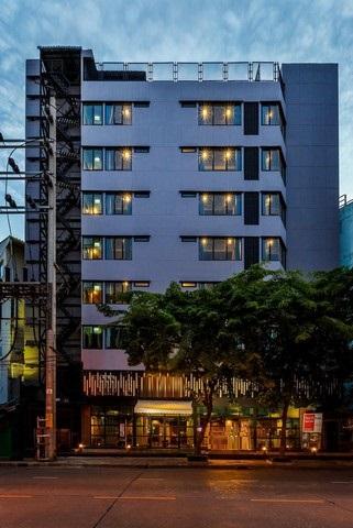 ขายโรงแรม 8 ชั้น 20 ห้องนอน  พร้อมออฟฟิศปล่อยเช่า ใกล้สถานี MRT หัวลำโพงประมาณ 400 เมตร ใกล้จามจุรีสแควร์