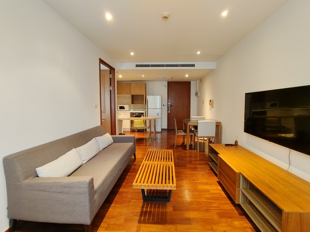 Rent Noble 09 ? Cozy living : Condo close to All Seasons Place and Ploen Chit BTS station and near Central Embassy