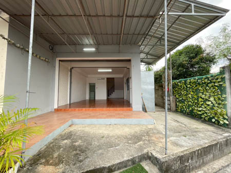 Space for rent at Lipa Noi Shophouses are available for both business and residence
