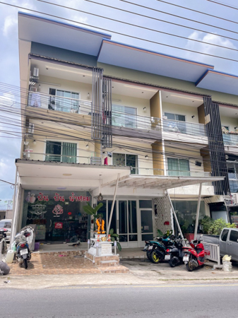 Building for sale - 3-story commercial building next to the main road. Soi Ban Don Inter Hospital on Koh Samui