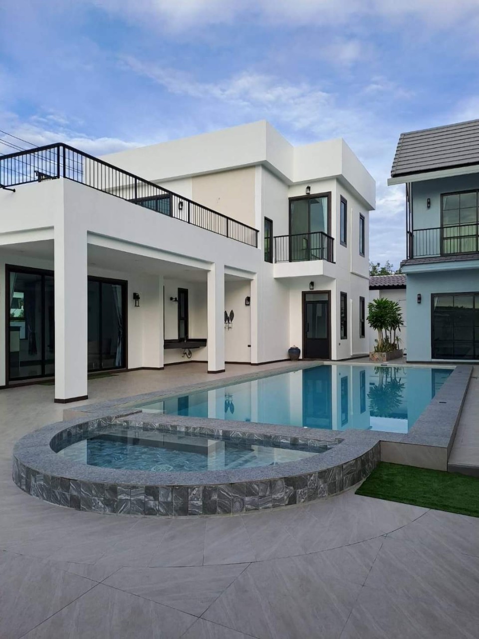 Phu Man Fah Resort Pool Villa for Sale and Rent  ตั้งอยู่ในพื้นที่ห้วยใหญ่, เหมาะสำหรับการทำพูลวิลล่า