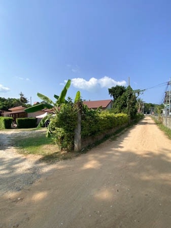 Vacant land for rent, area 370 sq m, with 8 houses for rent, near Koh Samui Airport.