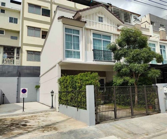 3ให้เช่าทาวโฮม ใกล้โรงเรียนราชวินิตบางแก้ว ใกล้เมกะบางนา  หลังมุม2 ชั้น   ซอยรามคำแหง 2  เขตประเวศ 