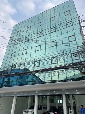 ขายอาคารสำนักงาน 6 ชั้น (รีโนเวทใหม่) ซอยลาดพร้าว 87 (ห่างรถไฟฟ้า 200 ม.) ราคา 49.5 ล้านบาท