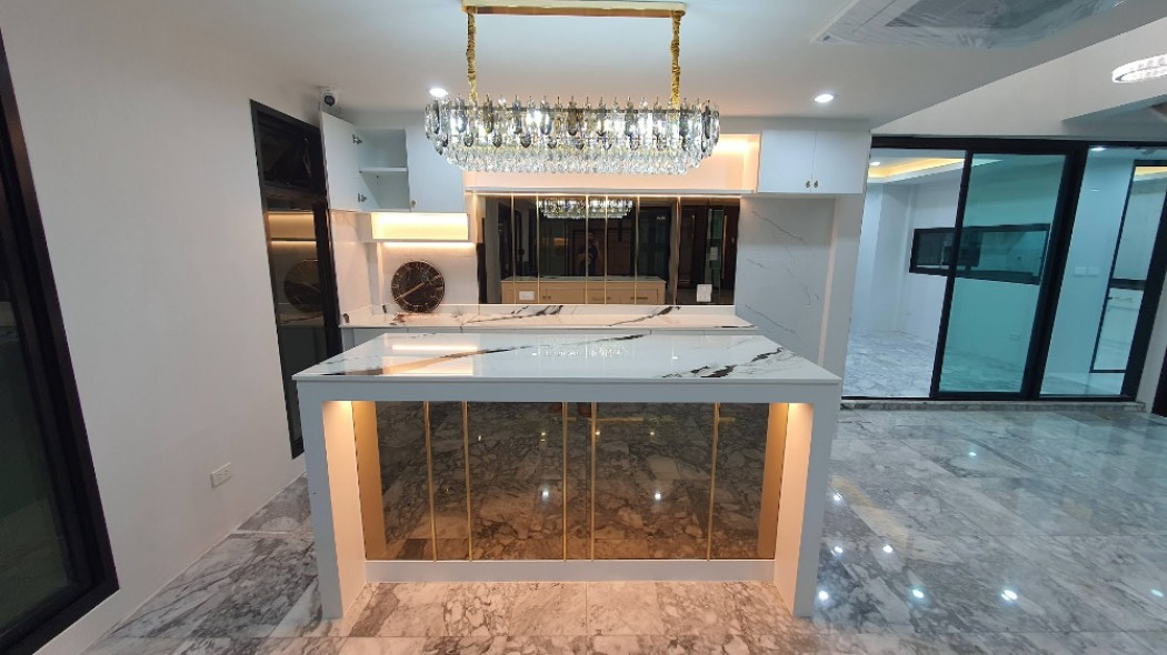 ให้เช่า บ้านเดี่ยว 5 ห้องนอน ตกแต่งสไตล์ Modern โชคชัย 4 350 ตรม. 100 ตร.วา ใกล้ โรงเรียนสตรีวิทยา 2