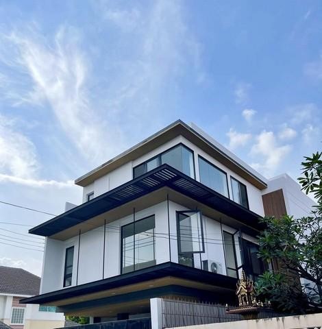 C4523 ขายบ้านเดี่ยว 4 ชั้น ซอยรามอินทรา 8 ย่านรามอินทรา ใกล้รถไฟฟ้าสถานีรามอินทรา กม. 4