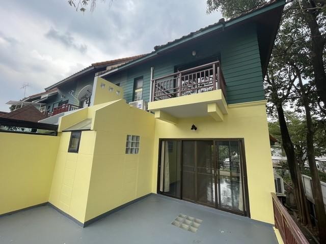 C4522 ให้เช่าทาวน์เฮ้าส์ 3 ชั้น โครงการบ้านสวนริมคลอง กรุงเทพกรีฑา หลังมุม ติดถนนร่มเกล้า ศรีนครินทร์