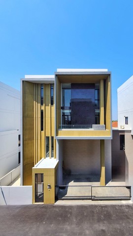 บ้าน KUUN ราชพฤกษ์ 3นอน4Bathroom 0 RAI 0 NGAN 51 ตรว. 16500000 THAI BAHT ใกล้ ห้าง The Walk ราชพฤกษ์  สภาพแวดล้อม-ดี บ้านเดี่ยว 3 ชั้นครึ่ง มีระบบติดตั้งลิฟท์ พร้อมติดตั้งสัญญาณกันขโมยให้ทั่วทั้งบ้าน
