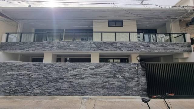 PB4339 ให้เช่าบ้าน 2 ชั้น 6 ห้องนอน ซอยสุขุมวิท 26 เขตคลองเตย ใกล้ BTS พร้อมพงษ์ 