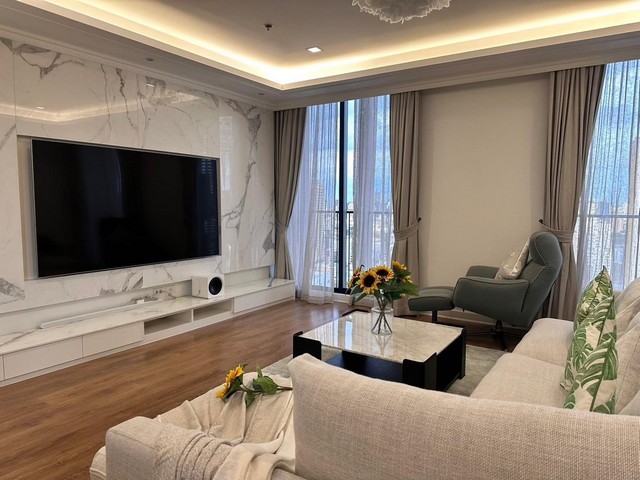 sale Penthouse  Noble B33 Sukhumvit  3 bedrooms 3 bathrooms 136 square meters 28th floor, city view