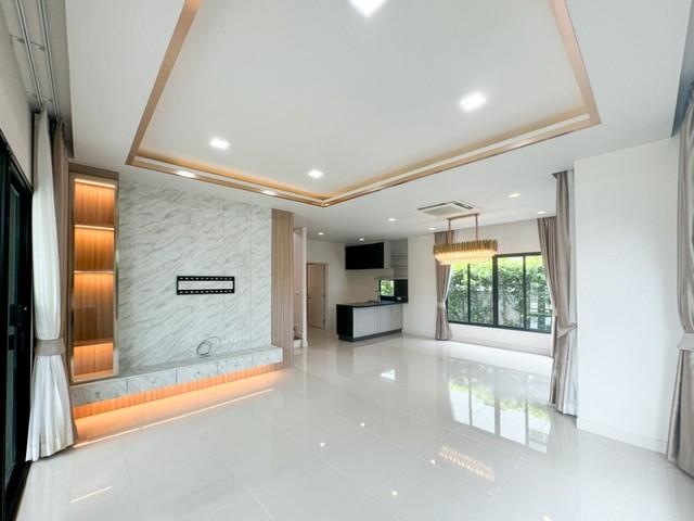 ขายบ้านเดี่ยว 2 ชั้น ถนนรัตนราช บางเสาธง  หมู่บ้านบุราสิริ บางนา บ้านใหม่+บิวท์อินทั้งหลัง ขนาด 67.5 ตร.ว 210 ตร.ม. 4 ห้องนอน 3 ห้องน้ำ
