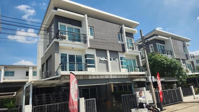 ให้เช่าบ้านแฝด ถนนใหญ่วิภาวดีขาเข้า หมู่บ้านชวนชื่นโมดัส วิภาวดี ขนาด 50 ตรว. พื้นที่ใช้สอย 248 ตรม. ขนาด 3 ชั้น จำนวน 3 ห้องนอน 4 ห้องน้ำ