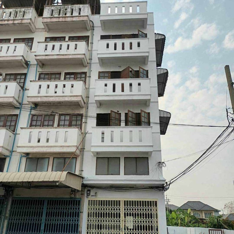 BH2963 ให้เช่า ตึกแถว 4.5 ชั้น  มีชั้นดาดฟ้า ห้องริม มีที่จอดรถด้านหน้าและด้านข้าง