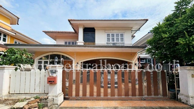 บ้านเดี่ยว ภัสสร 1 รังสิต - คลองสาม ราคาถูก ต่อเติมห้องโถงด้านหน้าบ้าน 
