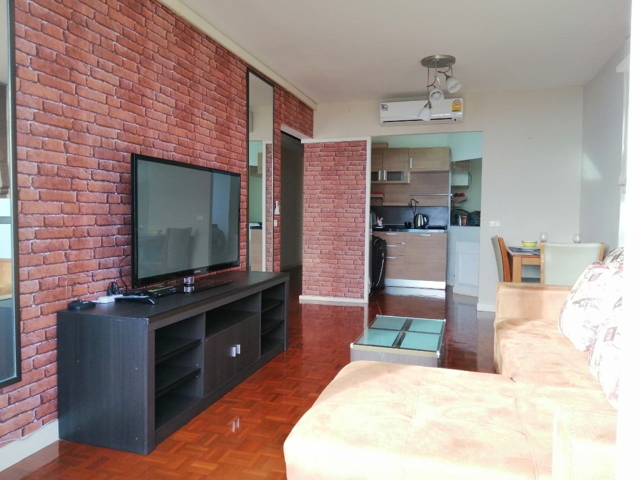 ต้องการให้เช่า คอนโดมิเนียม วิคตอเรีย เลควิว Victoria Lakeview 58SQ.M. 9500 THAI BAHT ใกล้กับ ถนนติวานนท์ ดีเวอร์