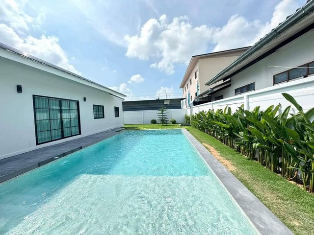 บ้านเดี่ยวพร้อมสระ ติดทางรถไฟใกล้ตลาดน้ำ 4 ภาค ใกล้หาดหาดจอมเทียนเพียง 8 นาที
