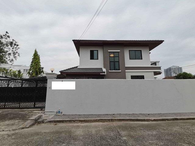 EPL-HR3453 ให้เช่าบ้านเดี่ยว 2 ชั้น  ซอยสุขุมวิท 70-3 ใกล้เซ็นทรัลบางนา หมู่บ้านนภาลัย บางนา เนื้อที่ 100 ตรว. 3 ห้องนอน 2 ห้องน้ำ 