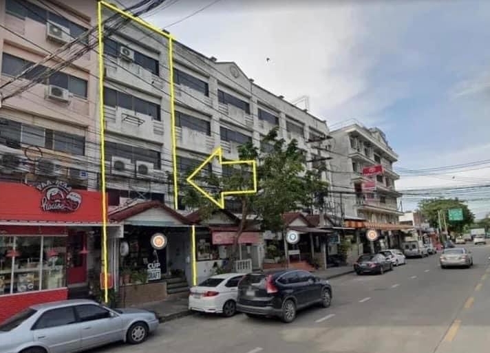 ให้เช่าอาคาร 4.5ชั้น  ติดถนนลาดพร้าว 71 ใกล้สถานีรถไฟฟ้าสายสีเหลือง