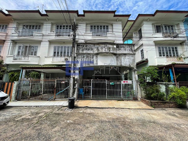 ทาวน์เฮ้าส์ 3.5 ชั้น หมู่บ้านสรานนท์ ปากเกร็ด หลังริม