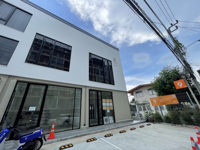 ATELIER 9 Commercial Building in Ratchada - Suthisarn near MRT Sutthisan