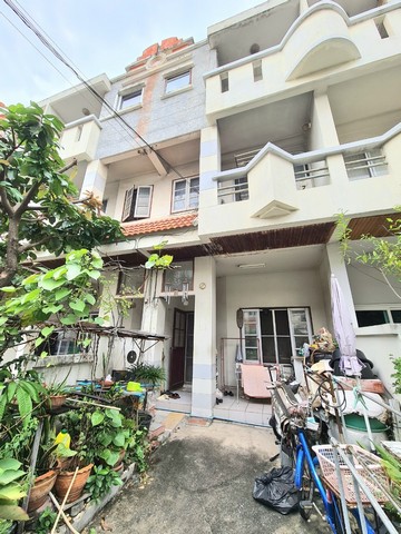 ทาวน์เฮ้าส์ - 2690000 BAHT. 4 ห้องนอน 3 น้ำ 0 ไร่ 0 Ngan 18 SQ.WA   Good