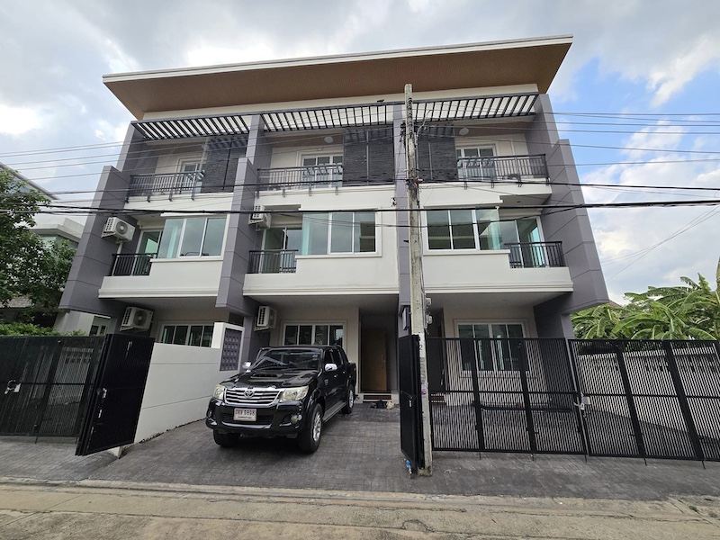 BH2923 ให้เช่า home office 3 ชั้น ให้เช่าทั้ง3คูหา ซอยโชคชัย4 ซ. 81 หลัง the jas วังหิน
