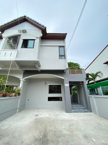 ขายทาวน์โฮม 2 ชั้น 3 ห้องนอน หมู่บ้านศรีสุโขทัย ซอยรามคำแหง 36-1 เดินทางสะดวก ใกล้ กกท., มหาวิทยาลัยรามคำแหง, เอแบค