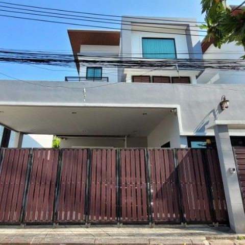 บ้านสร้างเองใหม่สภาพดีเยี่ยมพร้อมเฟอร์  ทำเลหายากกลางใจเมือง  บ้านสวยพร้อมตกแต่ง เฟอร์นิเจอร์ครบครัน