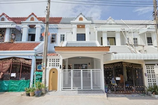 ขายทาวน์โฮม 2 ชั้น รีโนเวทใหม่ พิกัด สี่มุมเมือง แหลมฉบัง ศรีราชา RP-H238