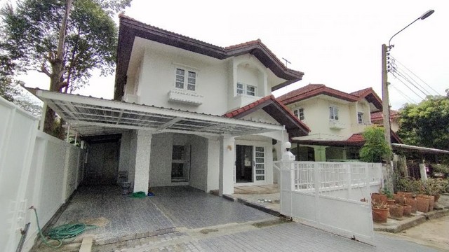 ให้เช่าบ้านเดี่ยว 2 ชั้น ม.ฟลอร่า วิลล์ ซิตี้ สุวินทวงศ์ หลังมุมพร้อมอยู่