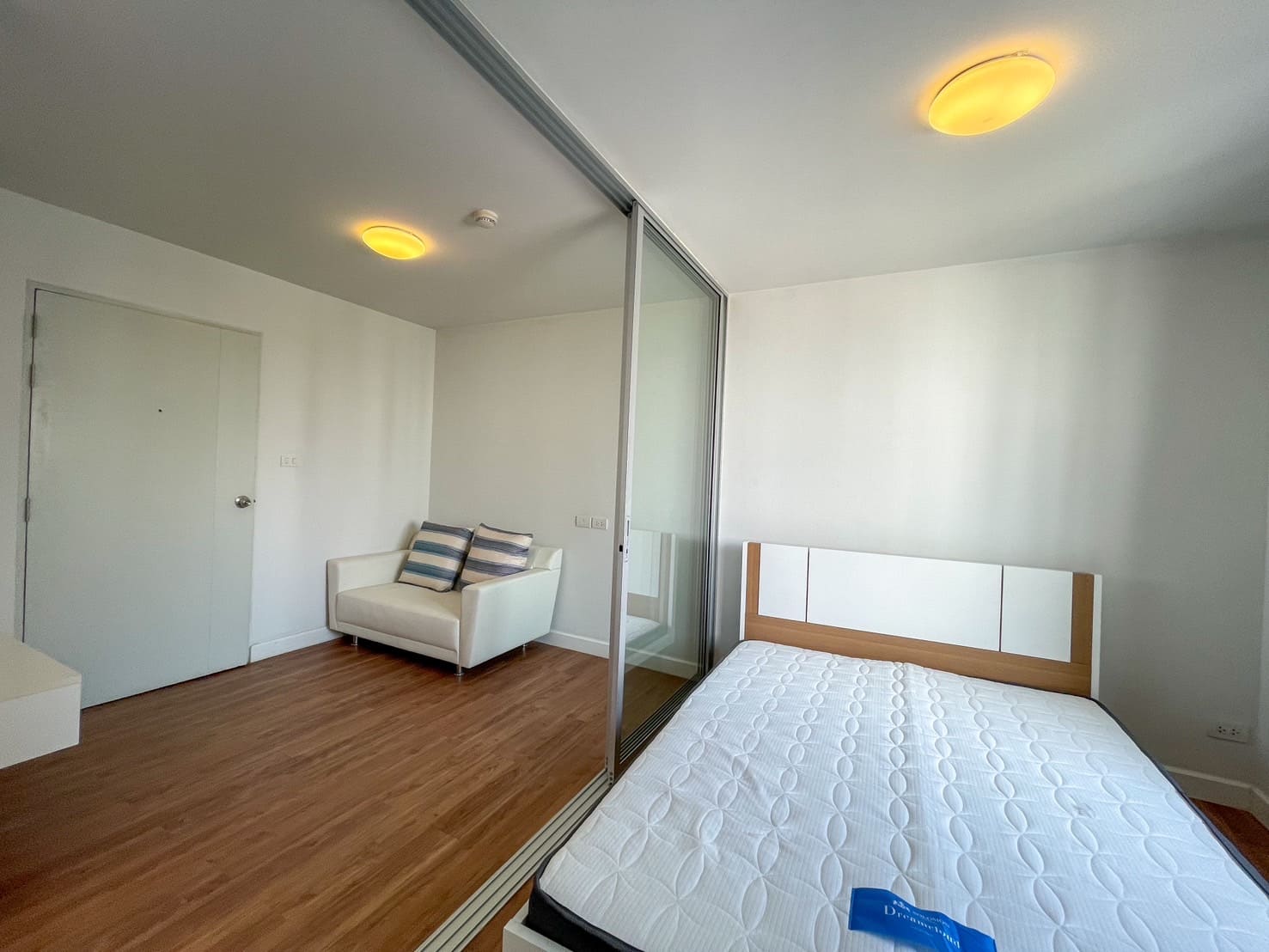 ขาย คอนโดพร้อมผู้เช่า เฟอร์ครบ คอนโดอยู่ดี  (UDee Condo) 24.29 ตรม. ชั้น 6 หลังโรบินสัน ฉะเชิงเทรา