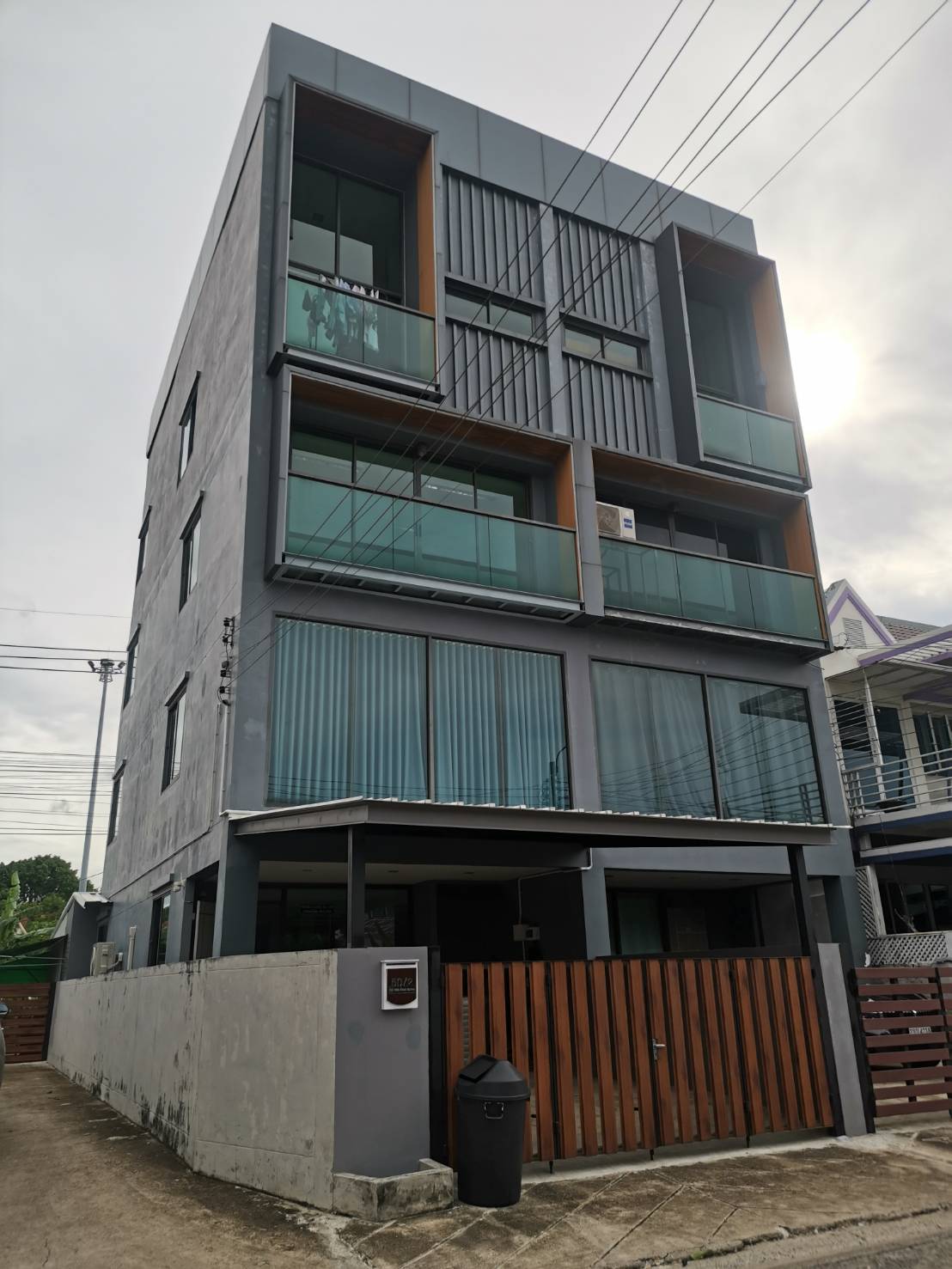 ขายอาคารพานิชย์ 4ชั้น ซอยรามคำแหง136 แขวงสะพานสูง เขตสะพานสูง กรุงเทพ