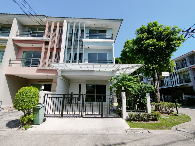 ขายทาวน์โฮม 3 ชั้น ม.วิสต้า ปาร์ค พระราม 2 หลังมุม พร้อมเฟอร์นิเจอร์