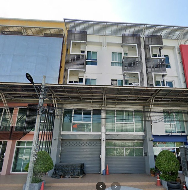 ใหญ่มาก รามคำแหง151-170 MRTราษฎร์พัฒนา ให้เช่า? อาคาร?พาณิชย์? 4 ชั้น 30ตรว. รถ 6ล้อ เข้าออกได้  260ตรม. 4นอน 4น้ำ มิสทีน แอร์ 3 ตัว 