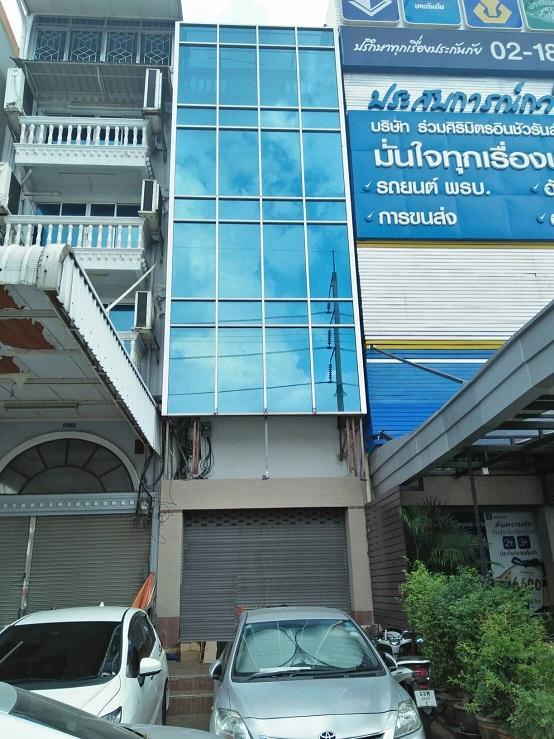 BH3106 ให้เช่าอาคาร 4.5 ชั้น ขนาด 300 ตร.ม. ย่านศรีนครินทร์ ? ติดถนนหลัก ใกล้ MRT