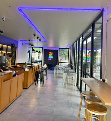 ให้เช่า ร้านอาหาร-คาเฟ่ ลาดกระบัง นิคมลาดกระบัง เช่าเพียง 60000 บ ต่อเดือน คุ้มมาก มีที่จอดรถสะดวกสบาย 50++คัน พร้อมตกแต่ง
