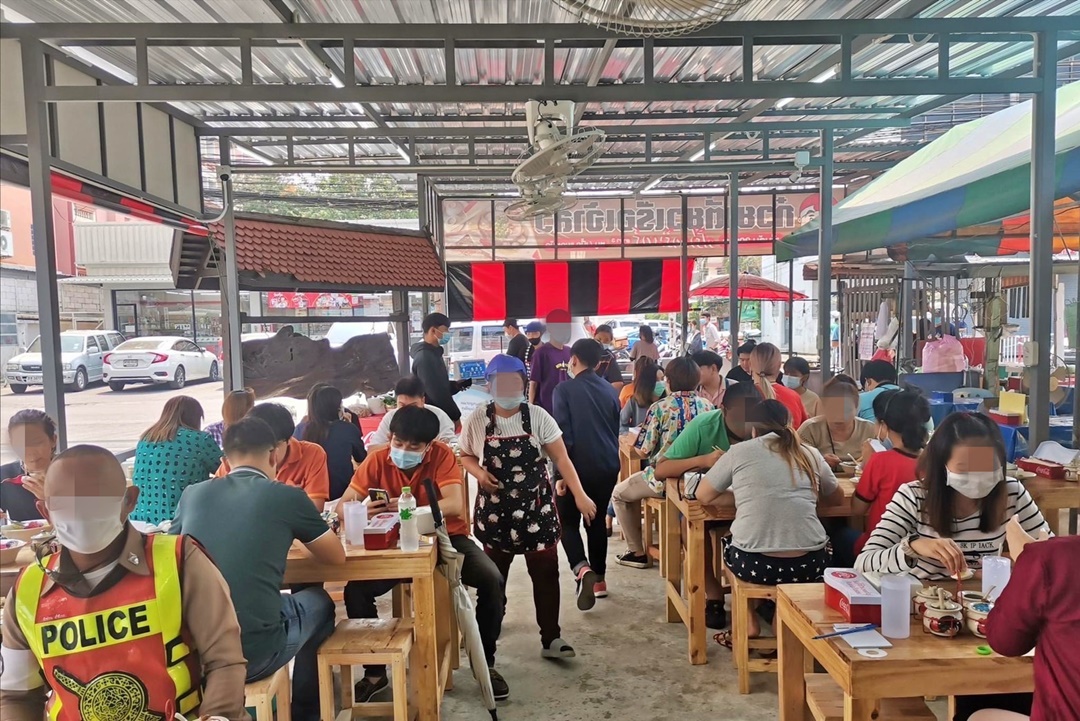 เซ้งโครงสร้าง ร้านก๋วยเตี๋ยว ซอยศรีนคริทร์ 40 ซอยตรงข้ามซีคอน ตรงข้ามเซเว่น เพียง 200,000 มีที่จอดรถ