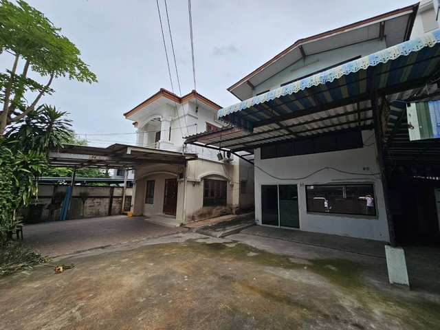 บ้าน - ไม่ไกลจาก btsแบริ่ง 12000000 - 4 BEDROOM 4 BATHROOM พท. 1 ตาราง-วา 1 Ngan 0 Rai ราคา งามๆ ใกล้รถไฟฟ้า