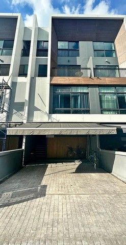 ให้เช่าทาวโฮม3.5ชั้น  ใกล้ King?s College International School Bangkok 